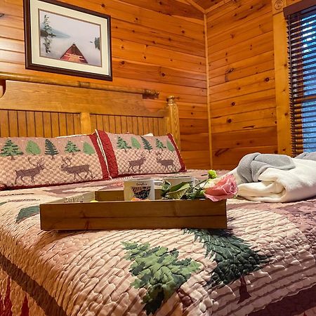 Spacious Resort Log Cabin, Easy Drive, Hot Tub, Arcade Gameroom, Mountain Vibe Гатлинбург Экстерьер фото