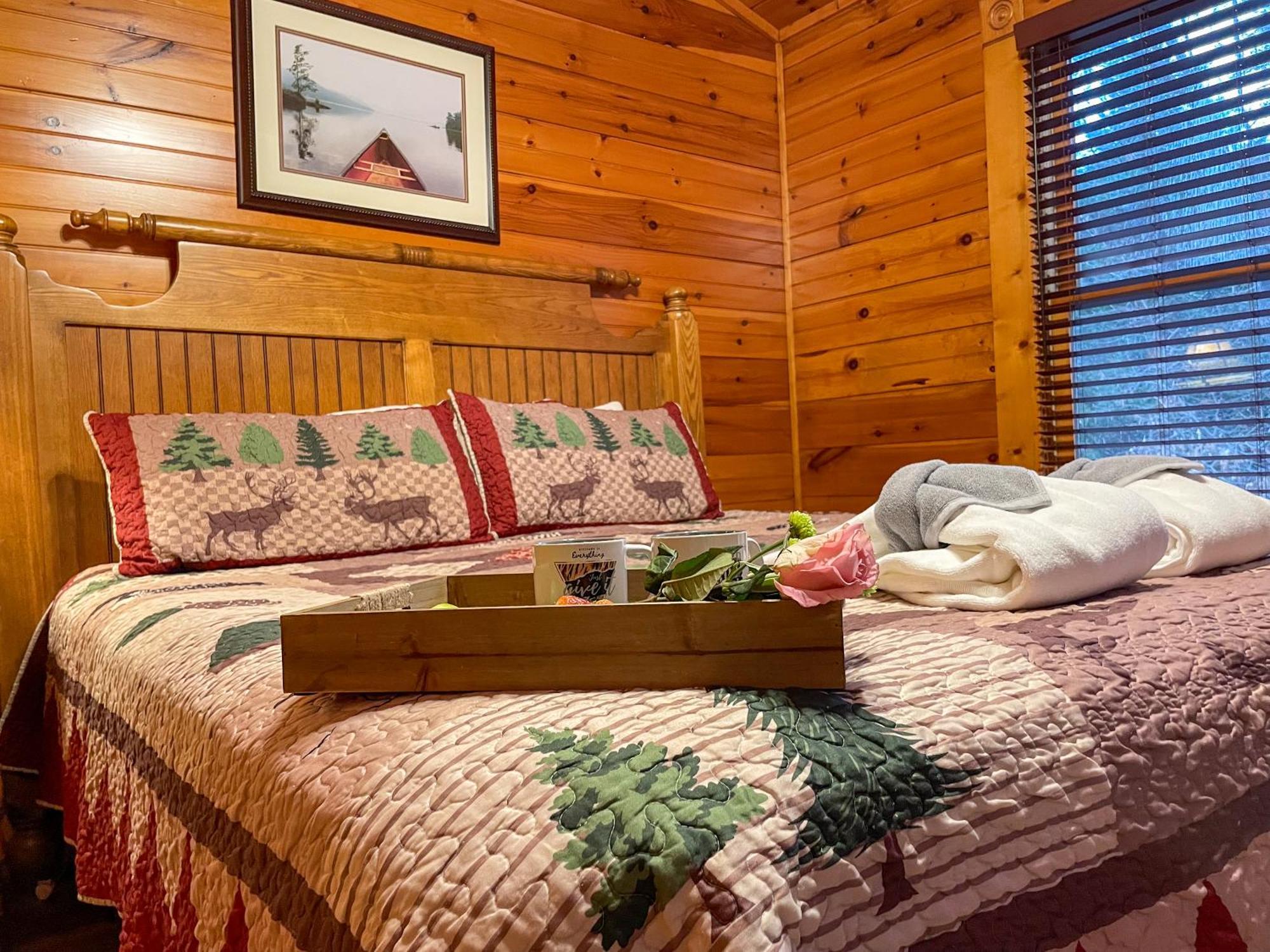 Spacious Resort Log Cabin, Easy Drive, Hot Tub, Arcade Gameroom, Mountain Vibe Гатлинбург Экстерьер фото