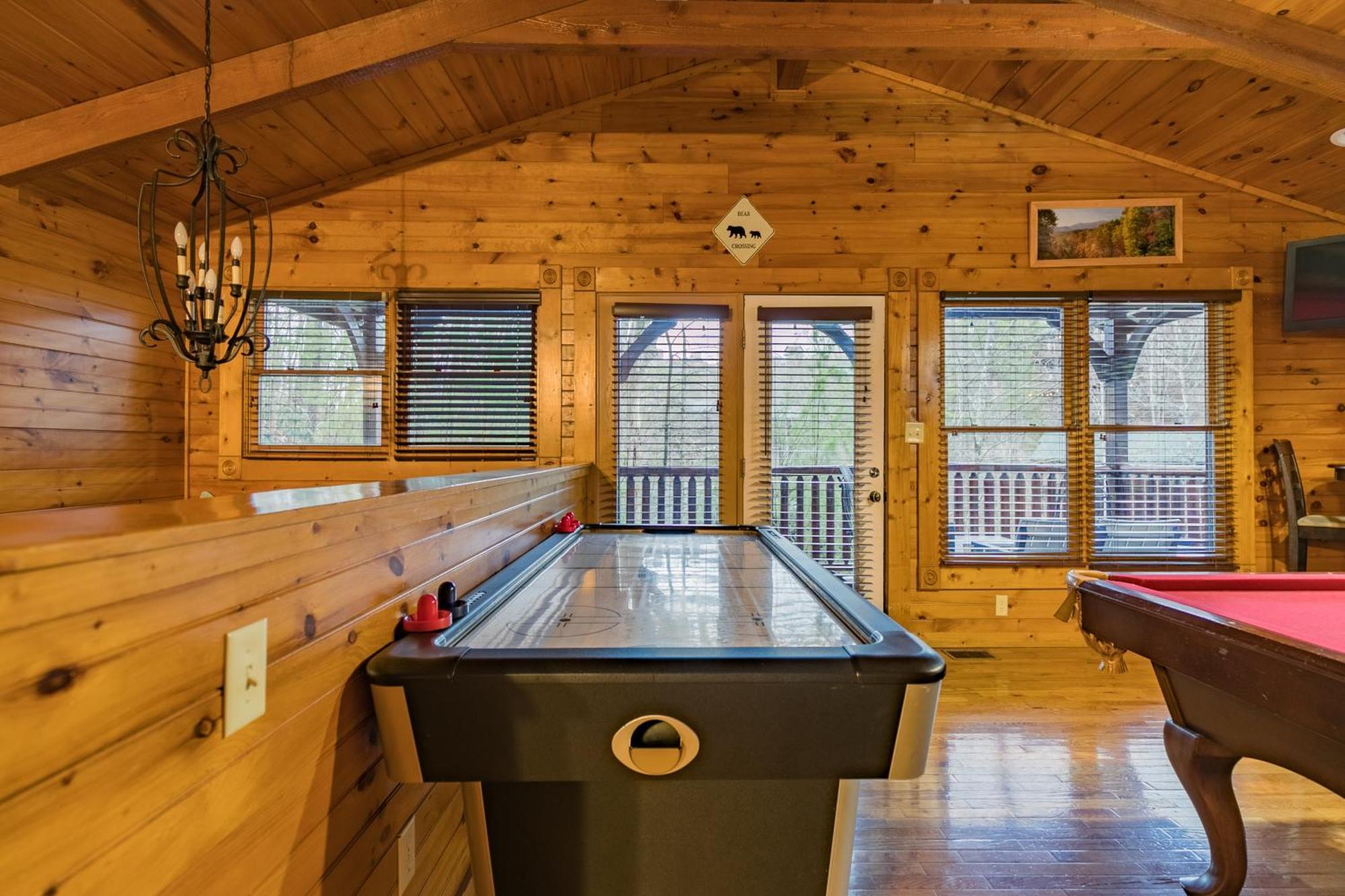 Spacious Resort Log Cabin, Easy Drive, Hot Tub, Arcade Gameroom, Mountain Vibe Гатлинбург Экстерьер фото