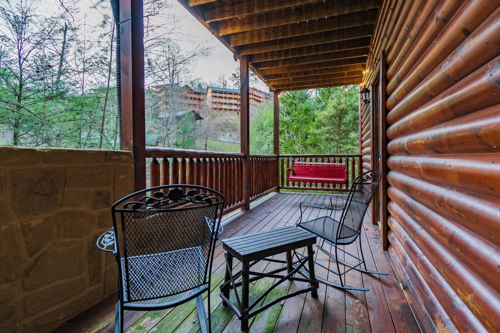 Spacious Resort Log Cabin, Easy Drive, Hot Tub, Arcade Gameroom, Mountain Vibe Гатлинбург Экстерьер фото
