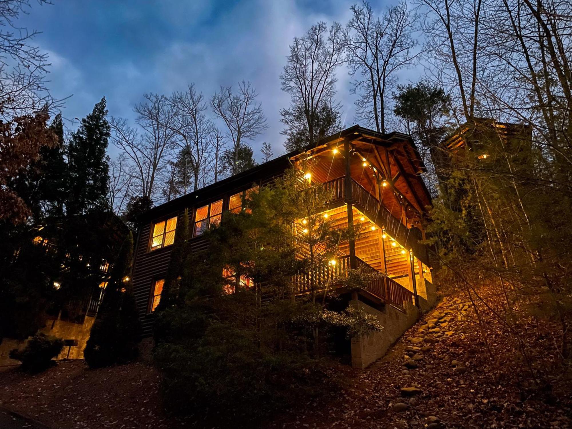 Spacious Resort Log Cabin, Easy Drive, Hot Tub, Arcade Gameroom, Mountain Vibe Гатлинбург Экстерьер фото