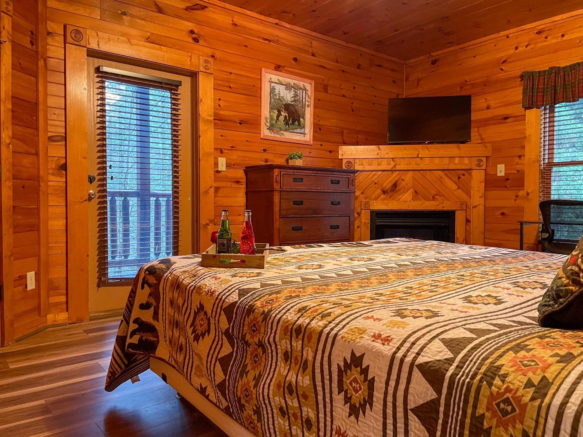 Spacious Resort Log Cabin, Easy Drive, Hot Tub, Arcade Gameroom, Mountain Vibe Гатлинбург Экстерьер фото