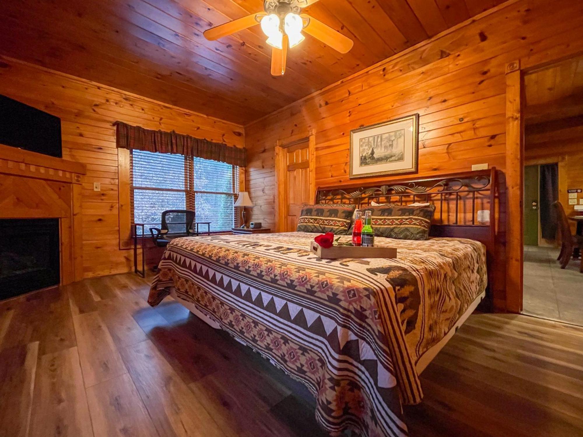 Spacious Resort Log Cabin, Easy Drive, Hot Tub, Arcade Gameroom, Mountain Vibe Гатлинбург Экстерьер фото