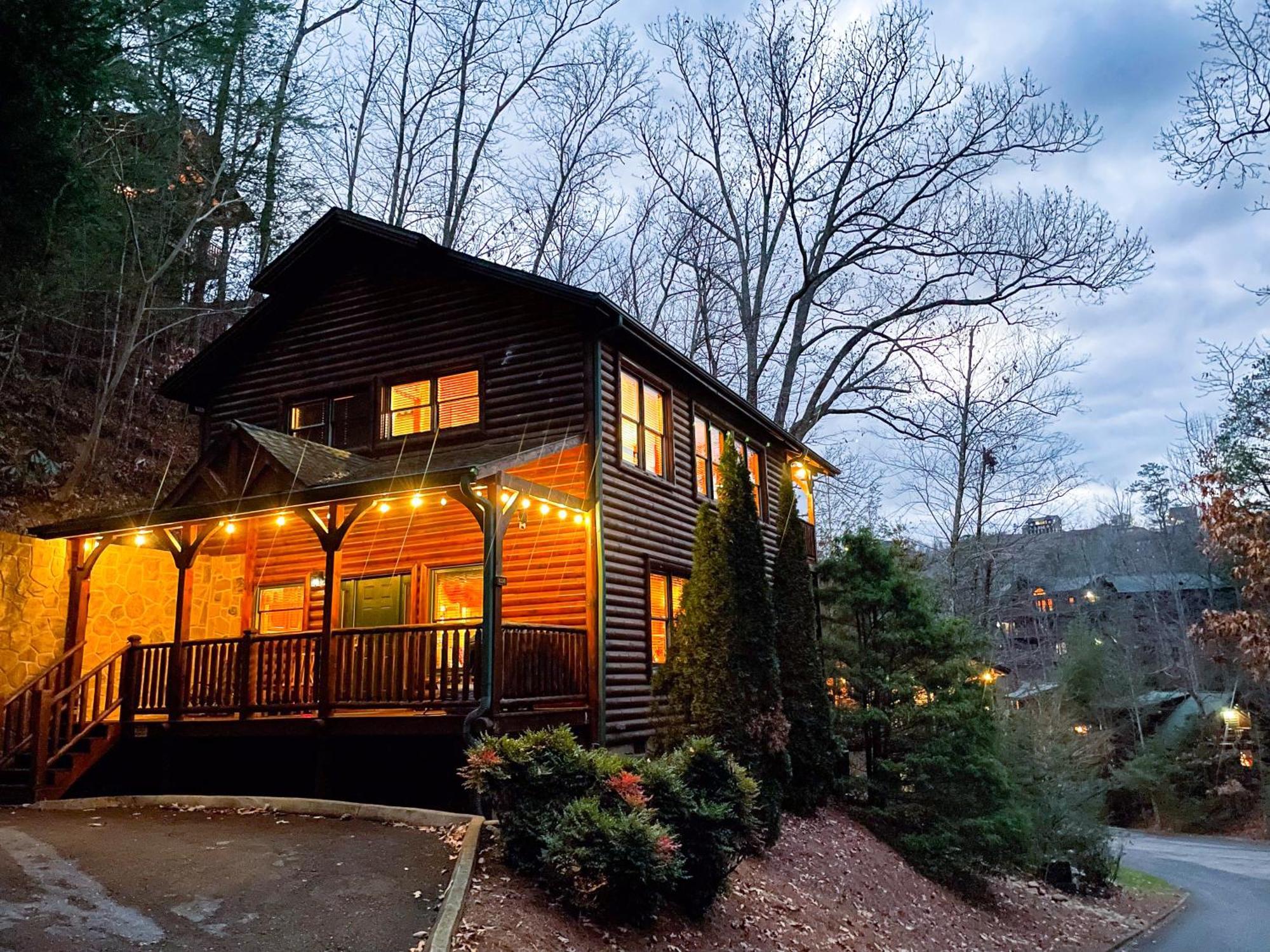 Spacious Resort Log Cabin, Easy Drive, Hot Tub, Arcade Gameroom, Mountain Vibe Гатлинбург Экстерьер фото